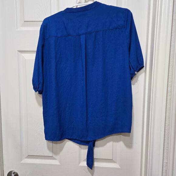 Chico’s Blue Tie Front Button Blouse Size 1 (M) Short Sleeve - Picture 2 of 7